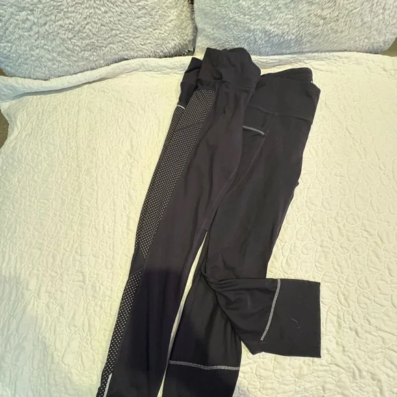 Athleta bundle size women's medium. 2 tights. 1 Drawstring pant. 2 tanks 2 tee - Picture 5 of 7